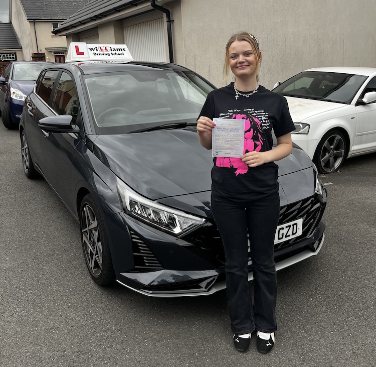 Lucy from Dawlish passed her practical driving test with Williams Driving School