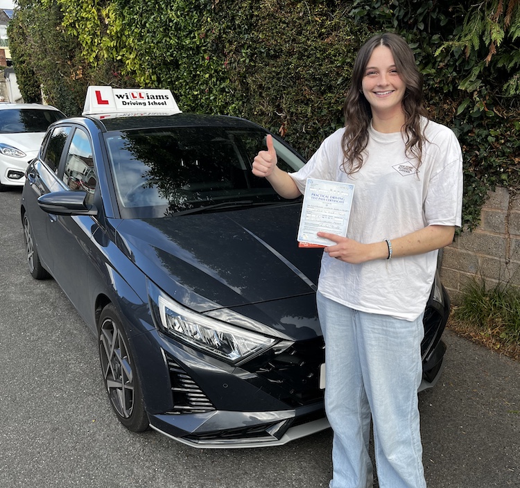Roxanne from Teignmouth passed her practical driving test with Williams Driving School